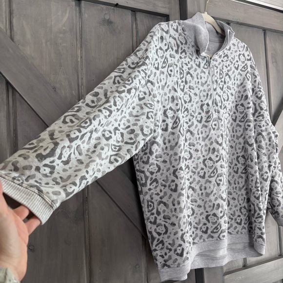 Aerie Cozy Half Zip Sweatshirt gray Leopard Print Size M - Picture 6 of 10